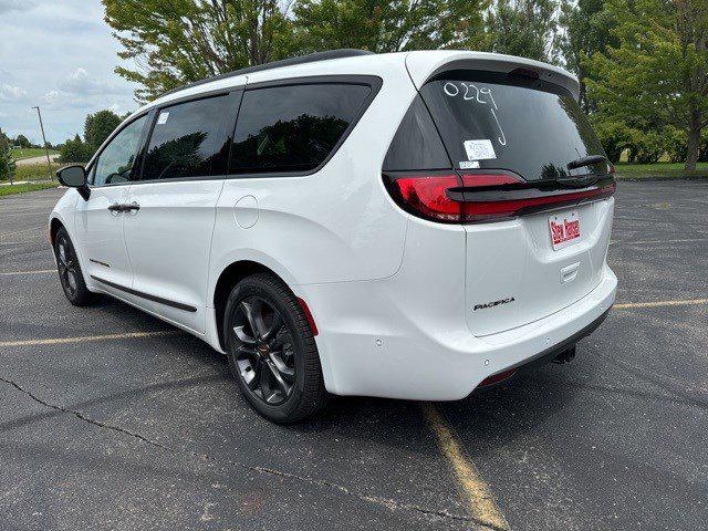 2024 Chrysler Pacifica PACIFICA TOURING L