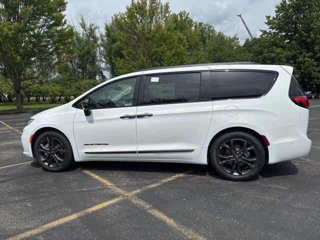 2024 Chrysler Pacifica PACIFICA TOURING L