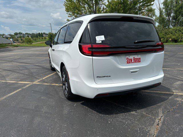 2024 Chrysler Pacifica PACIFICA TOURING L