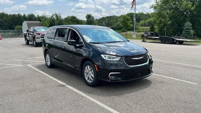 2024 Chrysler Pacifica PACIFICA TOURING L