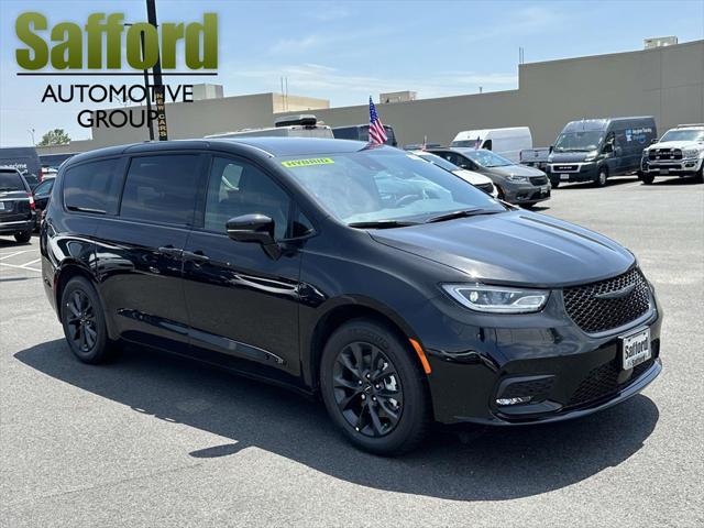 2024 Chrysler Pacifica Hybrid PACIFICA PLUG-IN HYBRID S APPEARANCE