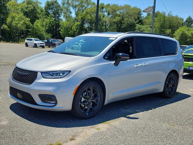 2024 Chrysler Pacifica PACIFICA TOURING L