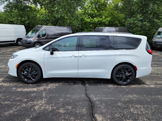 2024 Chrysler Pacifica PACIFICA TOURING L