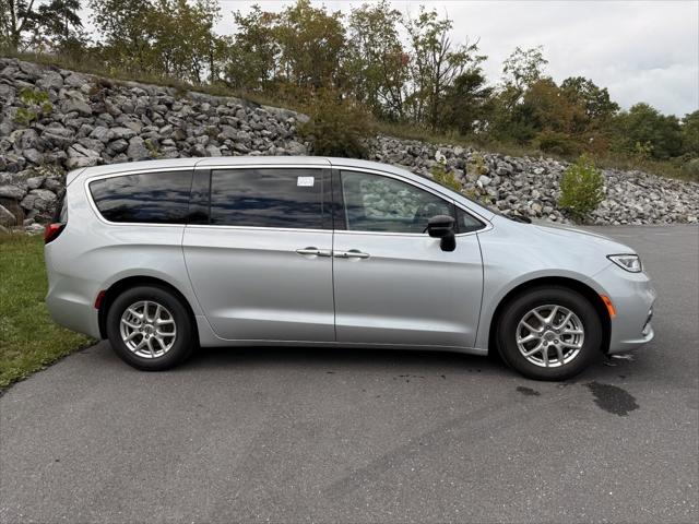 2024 Chrysler Pacifica PACIFICA TOURING L