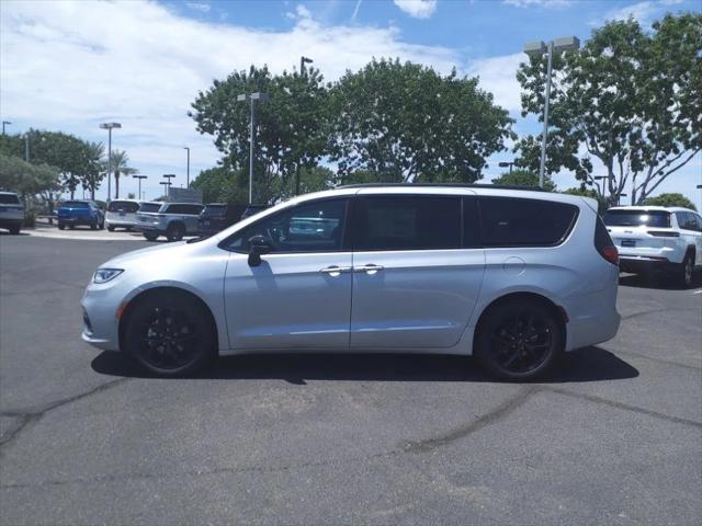 2024 Chrysler Pacifica PACIFICA TOURING L