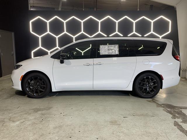 2024 Chrysler Pacifica PACIFICA LIMITED