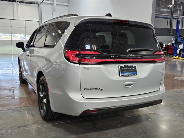 2024 Chrysler Pacifica PACIFICA TOURING L