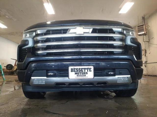 2022 Chevrolet Silverado 1500 4WD Crew Cab Standard Bed High Country 2022 Chevrolet Silverado 1500 4WD Crew Cab Standard Bed High Country