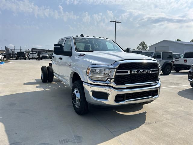 2024 RAM Ram 3500 Chassis Cab RAM 3500 TRADESMAN CREW CAB CHASSIS 4X4 60 CA