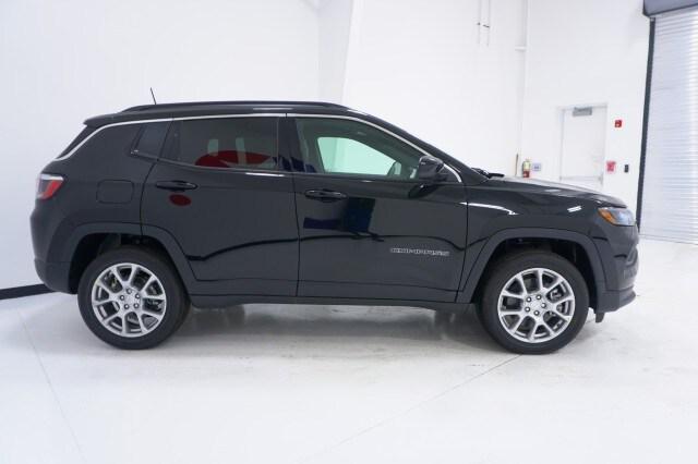 2024 Jeep Compass COMPASS LATITUDE LUX 4X4