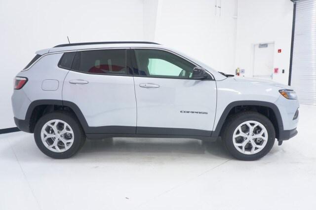 2024 Jeep Compass COMPASS LATITUDE 4X4