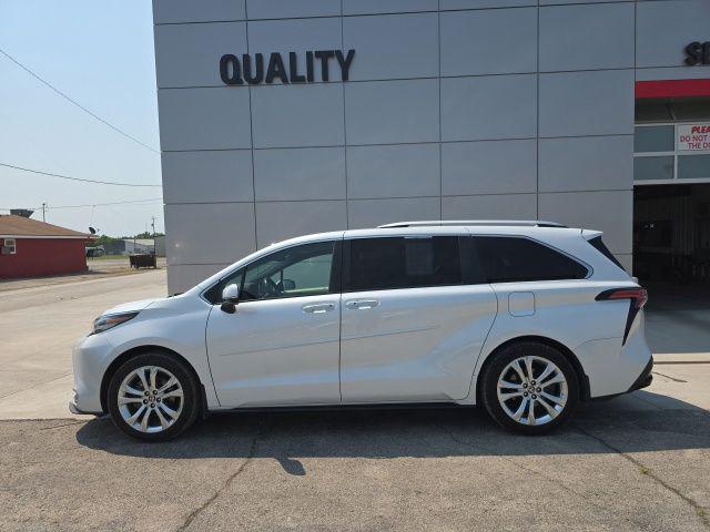 2023 Toyota Sienna Platinum for sale in Independence, KS