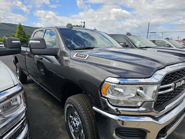 2024 Ram 3500 Tradesman Crew Cab 4x4 8' Box