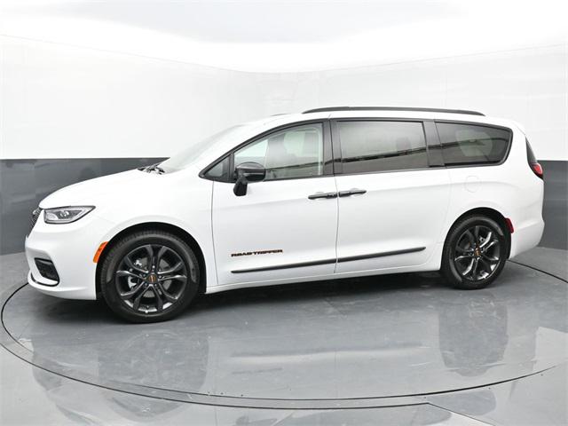 2024 Chrysler Pacifica PACIFICA TOURING L