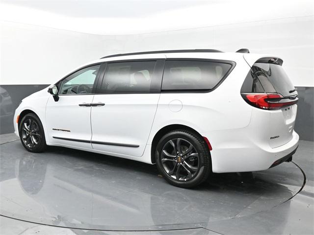 2024 Chrysler Pacifica PACIFICA TOURING L