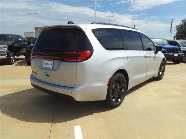 2024 Chrysler Pacifica PACIFICA TOURING L