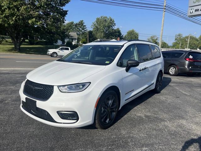 2024 Chrysler Pacifica PACIFICA TOURING L