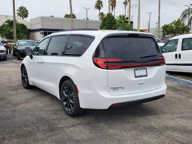 2024 Chrysler Pacifica PACIFICA TOURING L