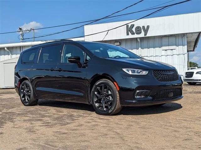 2024 Chrysler Pacifica PACIFICA TOURING L