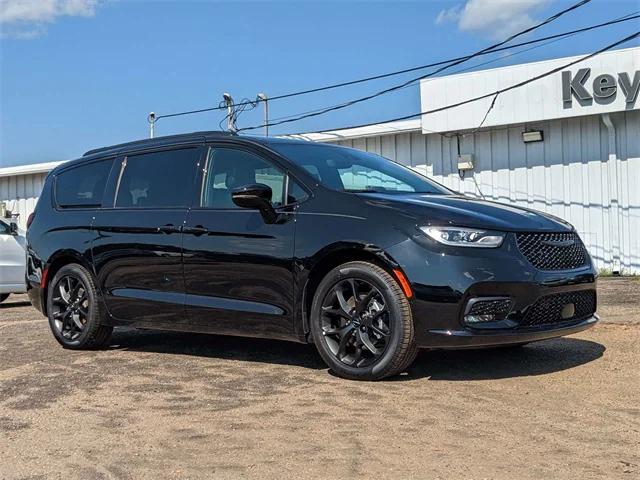 2024 Chrysler Pacifica PACIFICA TOURING L