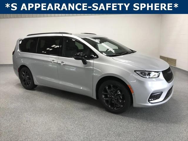 2024 Chrysler Pacifica PACIFICA TOURING L