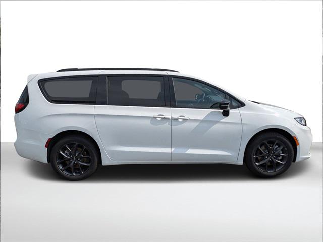 2024 Chrysler Pacifica PACIFICA TOURING L AWD