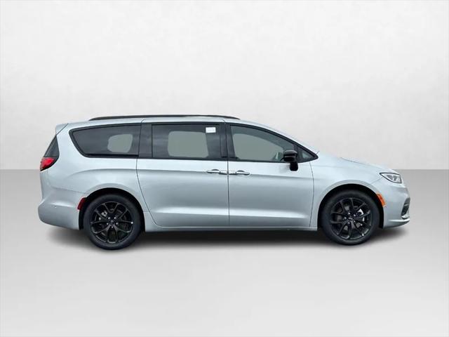 2024 Chrysler Pacifica PACIFICA TOURING L