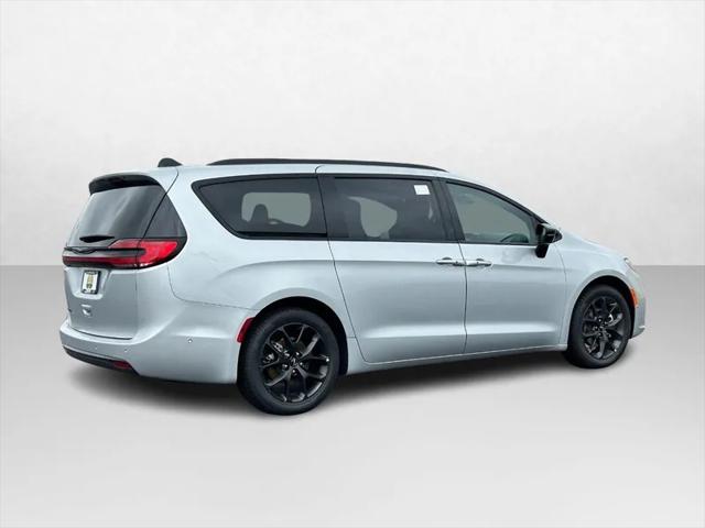 2024 Chrysler Pacifica PACIFICA TOURING L