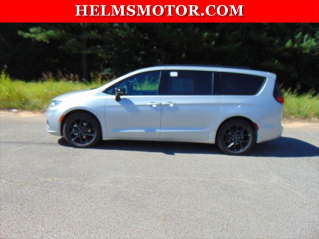 2024 Chrysler Pacifica PACIFICA TOURING L