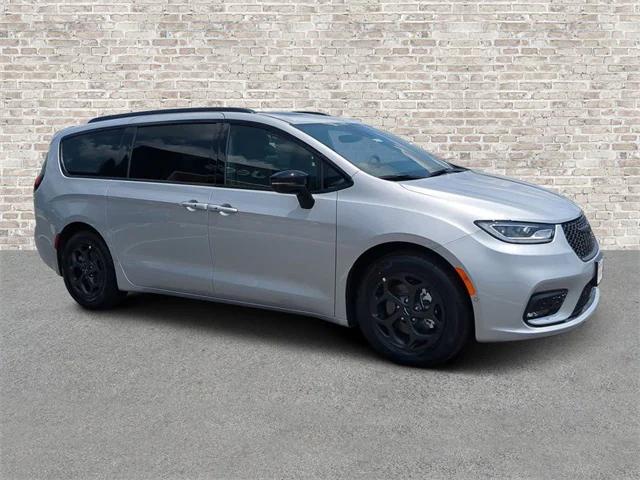 2024 Chrysler Pacifica Hybrid PACIFICA PLUG-IN HYBRID PREMIUM S APPEARANCE