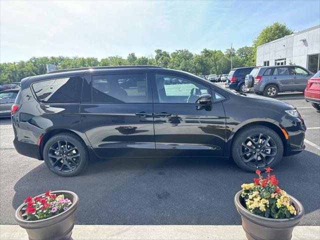 2024 Chrysler Pacifica PACIFICA TOURING L AWD