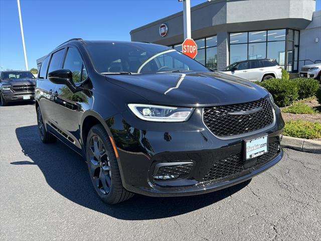 2024 Chrysler Pacifica PACIFICA TOURING L AWD