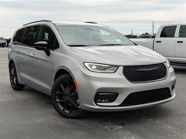 2024 Chrysler Pacifica PACIFICA TOURING L