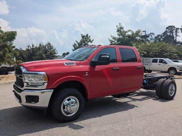 2024 RAM Ram 3500 Chassis Cab RAM 3500 TRADESMAN CREW CAB CHASSIS 4X4 60 CA