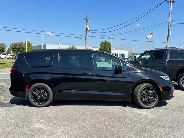 2024 Chrysler Pacifica PACIFICA TOURING L