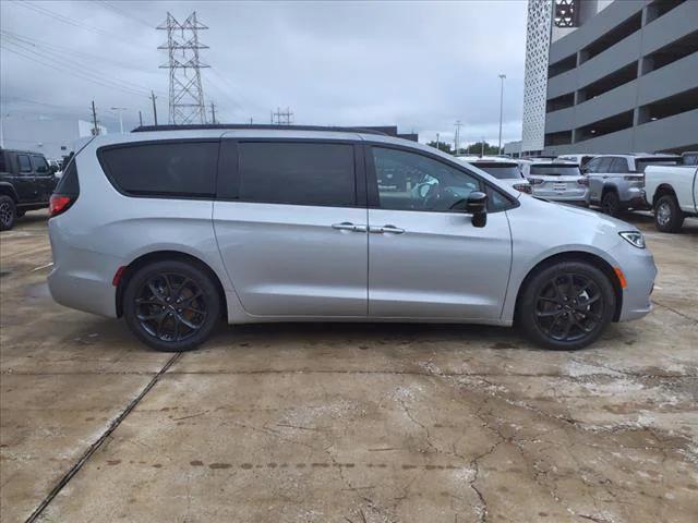 2024 Chrysler Pacifica PACIFICA TOURING L