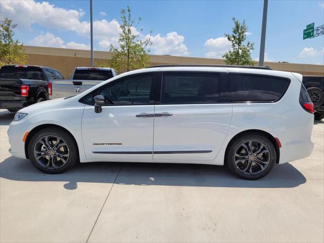 2024 Chrysler Pacifica PACIFICA TOURING L