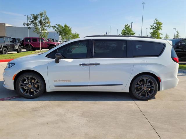 2024 Chrysler Pacifica PACIFICA TOURING L