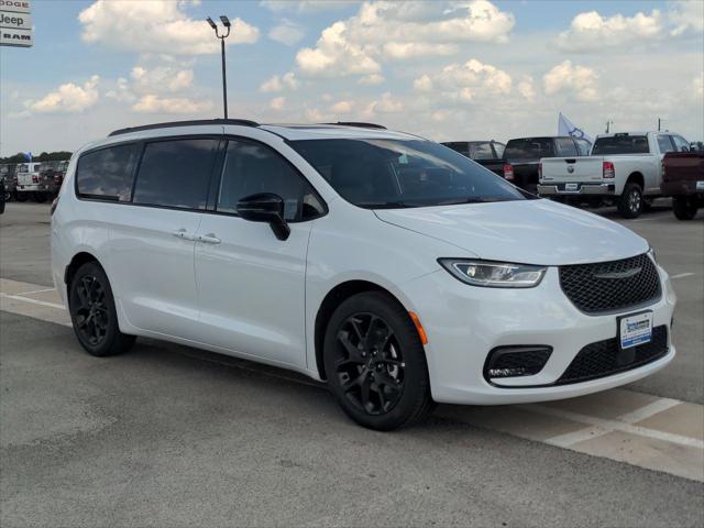 2024 Chrysler Pacifica PACIFICA TOURING L