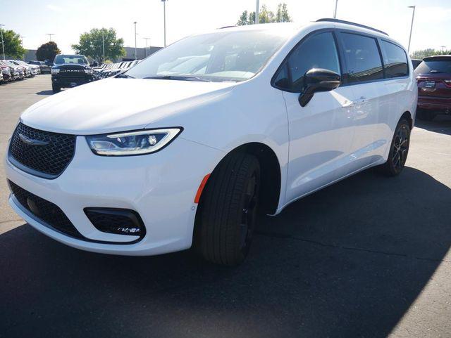 2024 Chrysler Pacifica PACIFICA TOURING L AWD