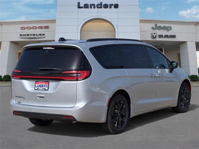 2024 Chrysler Pacifica PACIFICA TOURING L