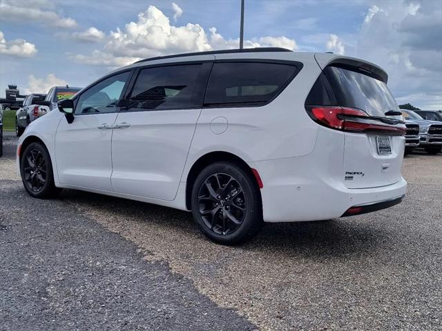 2024 Chrysler Pacifica PACIFICA TOURING L