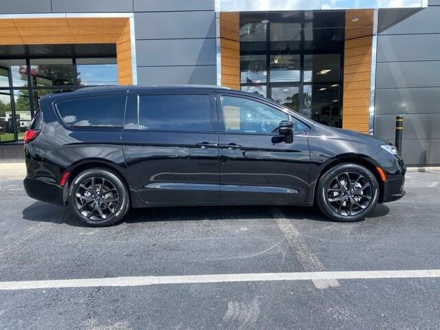 2024 Chrysler Pacifica PACIFICA TOURING L