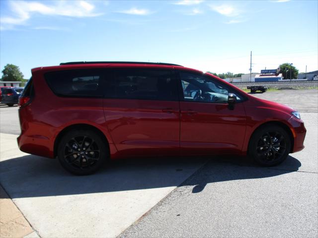 2024 Chrysler Pacifica PACIFICA TOURING L