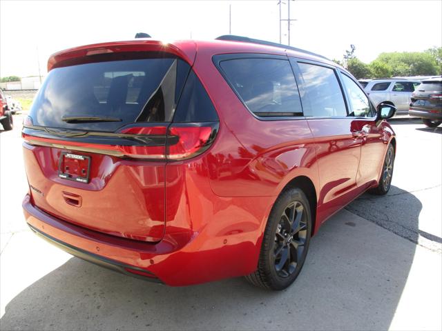 2024 Chrysler Pacifica PACIFICA TOURING L