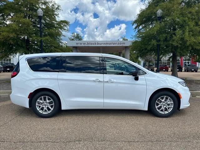 2024 Chrysler Pacifica PACIFICA TOURING L