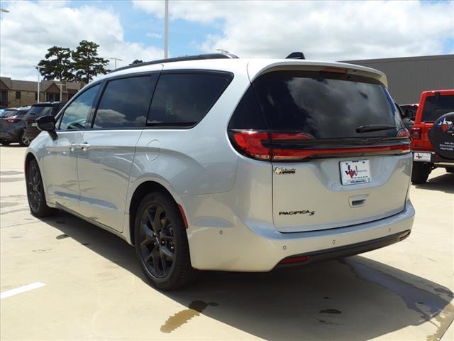 2024 Chrysler Pacifica PACIFICA TOURING L