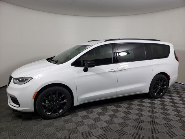 2024 Chrysler Pacifica PACIFICA TOURING L