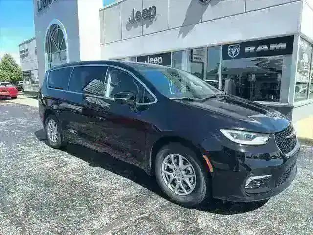 2024 Chrysler Pacifica PACIFICA TOURING L