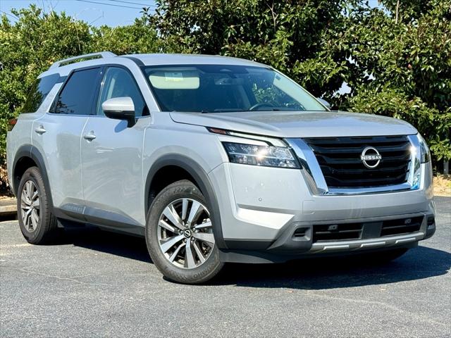 2023 Nissan Pathfinder SL FWD